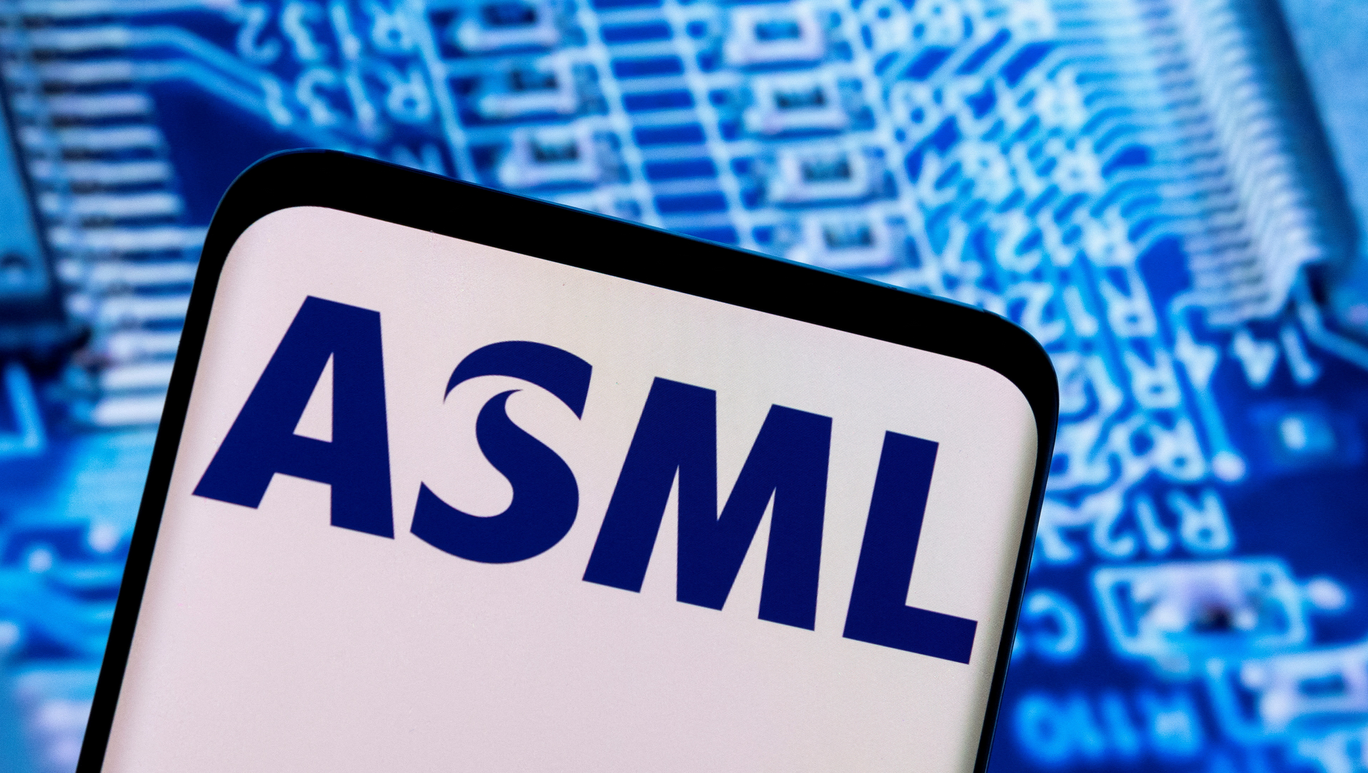 ASML Launches EUR 12 Billion Buyback, Upgrades 2025 Forecast